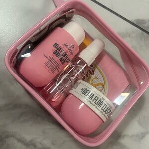 A getaway-ready,collagen-supporting body routine featuring a Cheirosa scent